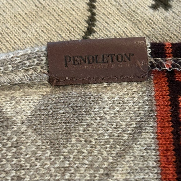 Pendleton Intarsia-Knit Bears Aztec Hooded Poncho - Picture 11 of 14